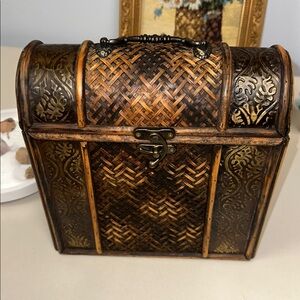 Vintage Brown Diagonal Criss Cross Bamboo Mid Sized Handmade Wooden Treasure Box